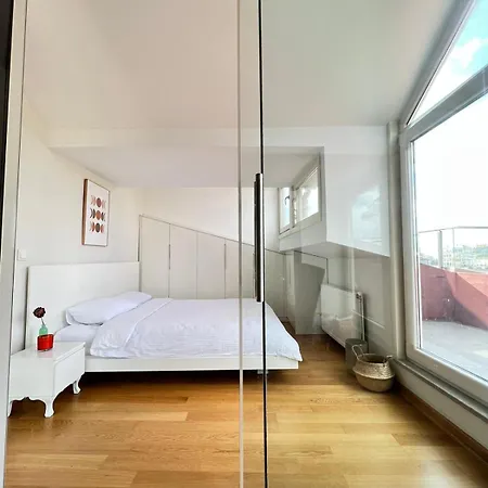 Unbeatable View, Cozy Penthouse With Terrace In Taksim Square דירה איסטמבול